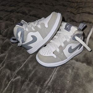 Jordan Kids Sneakers in Gray and White